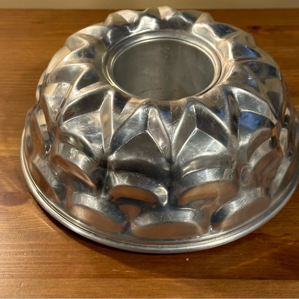 Vintage Aluminum Geometric Shaped Cake Pan Baking - Picture 3 of 4
